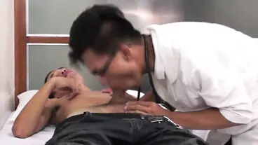 同志亚裔医生品尝病人肉棒